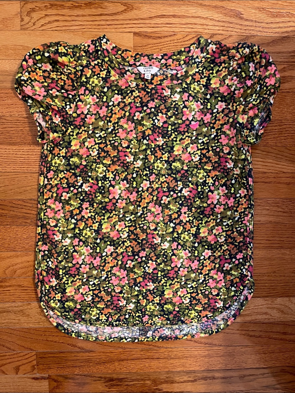 crown & ivy Floral Short Ruched Sleeve Green & Pink Top Sz XS